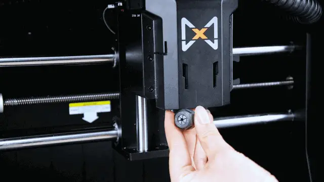 将刀具插入筒夹