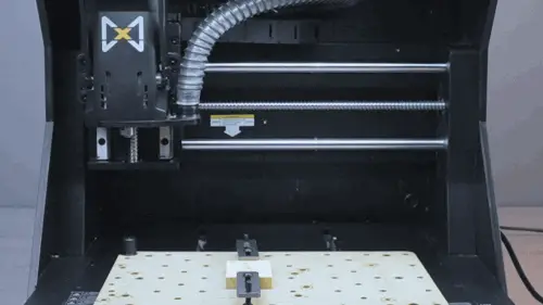 主轴移动至换刀位置