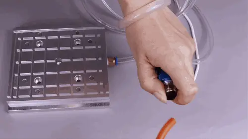 空压机气管接入进气口